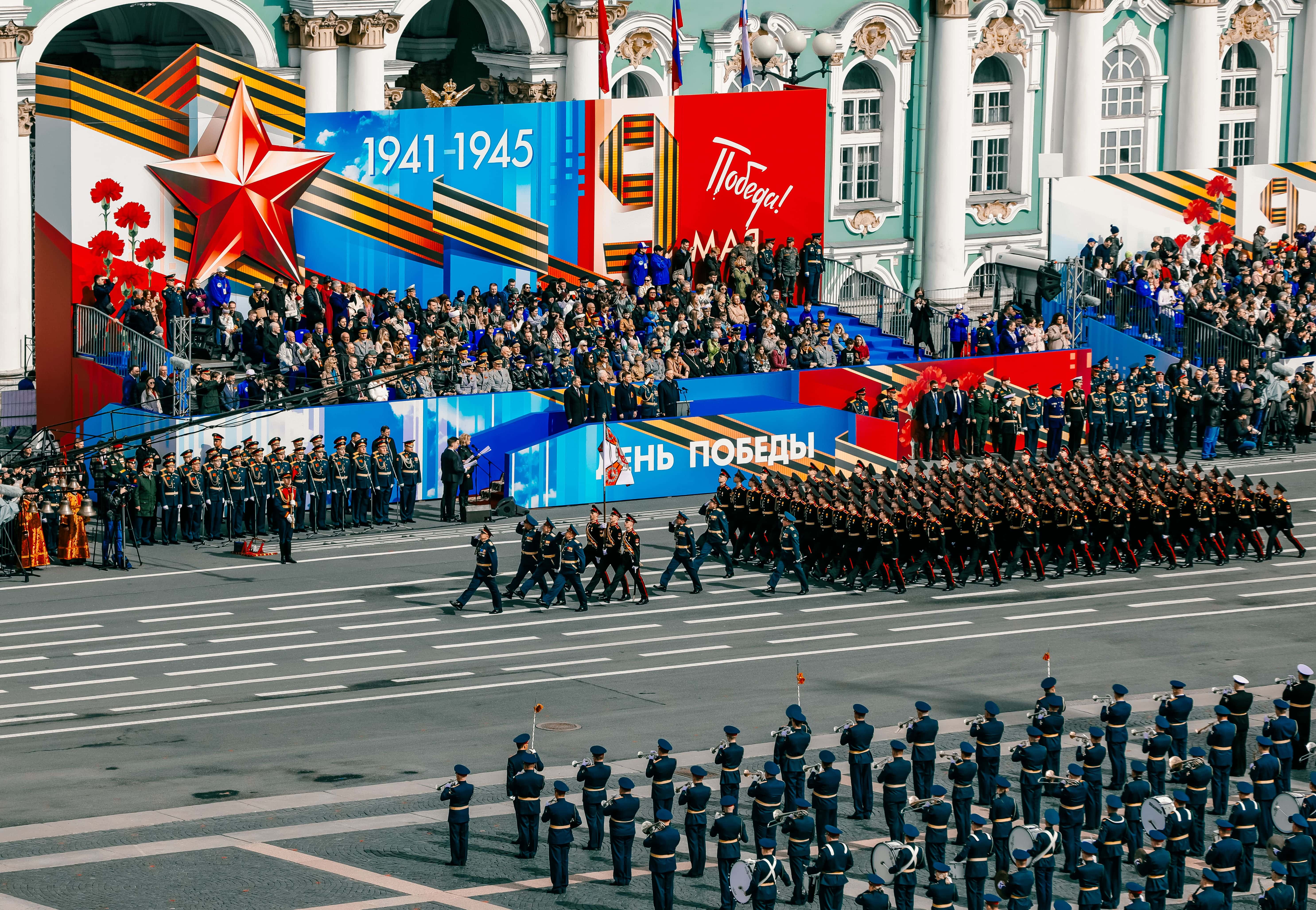 Митинг и торжественное шествие.