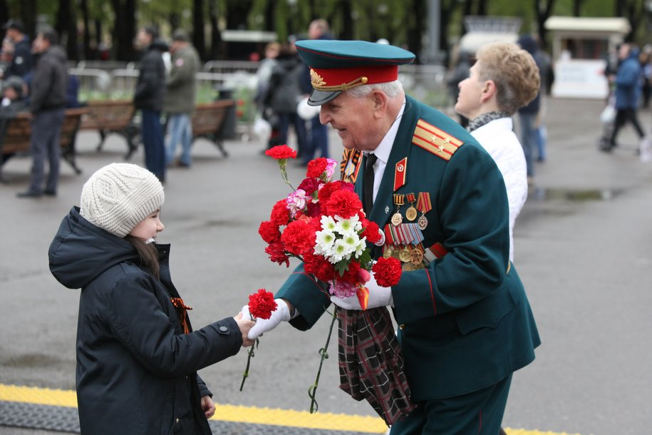 Адресное поздравление на дому  ветерана Великой Отечественной войны, тружеников тыла.