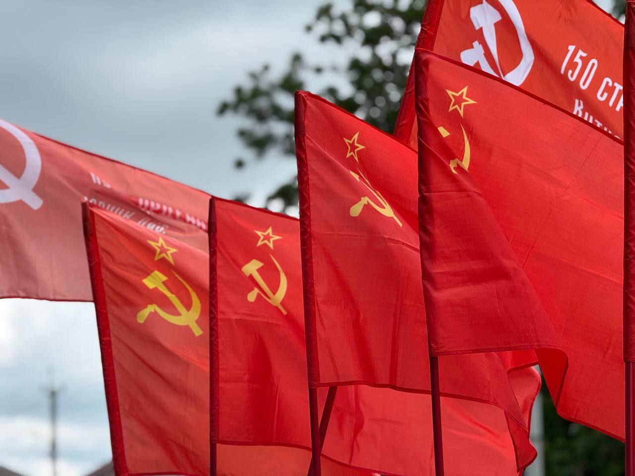 ТОРЖЕСТВЕННЫЕ МИТИНГИ, ПОСВЯЩЕННЫЕ ДНЮ ПАМЯТИ И СКОРБИ, СОСТОЯЛИСЬ В ЛЕСОЗАВОДСКЕ.